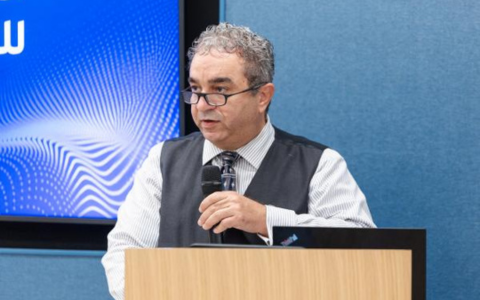 من ستانفورد إلى دبي